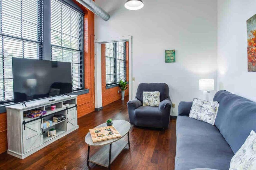 Ny Style Centric Loft With King Bed By Park Av. Apartment Rochester Bagian luar foto