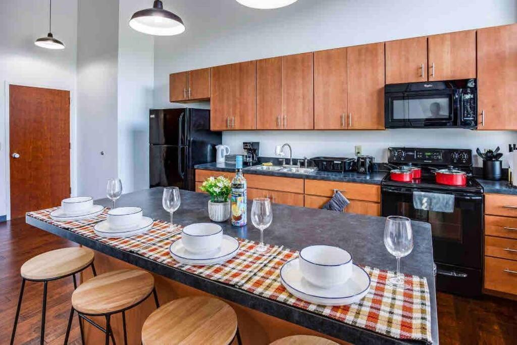 Ny Style Centric Loft With King Bed By Park Av. Apartment Rochester Bagian luar foto