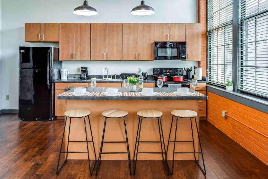 Ny Style Centric Loft With King Bed By Park Av. Apartment Rochester Bagian luar foto